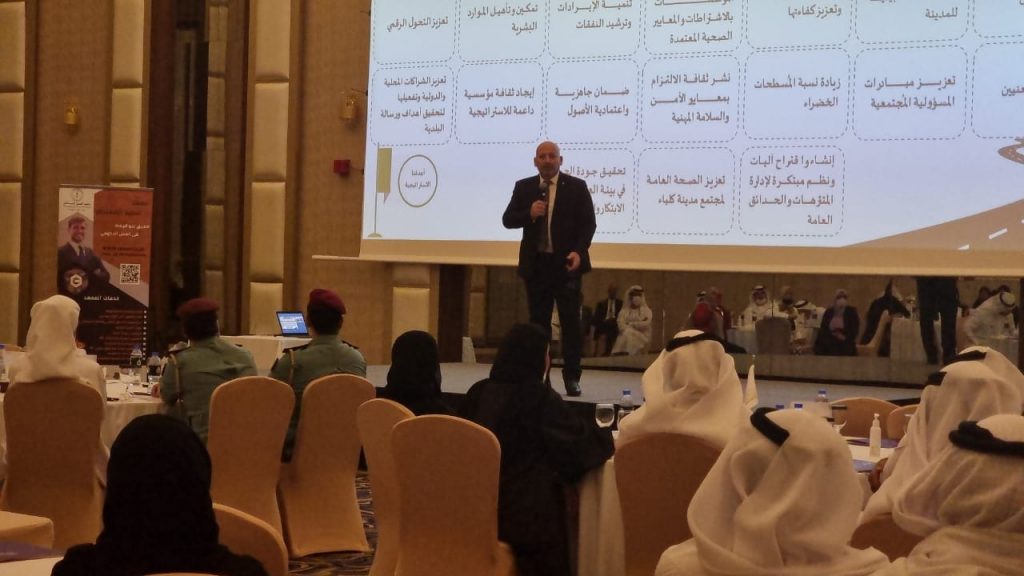 العلاقة بين نضج المؤسسة واختيار إطار التقييم المناسب